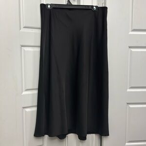 Black Satinlike Midiskirt